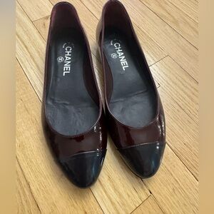 CHANEL burgundy ballet flats